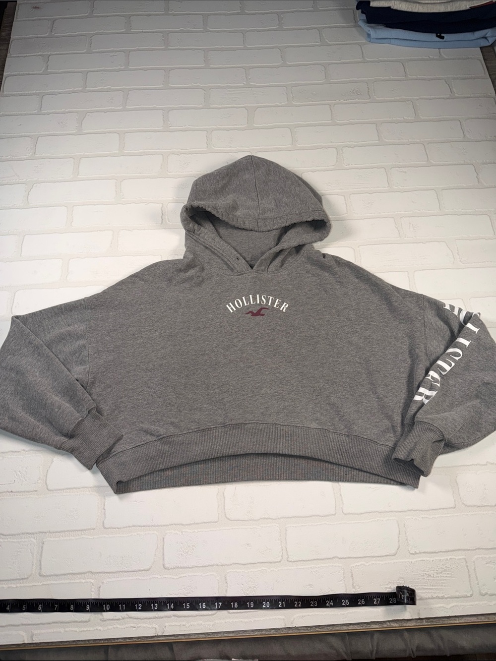 Hollister Women’s Heather Gray Cropped Hoodie with Logo Medium